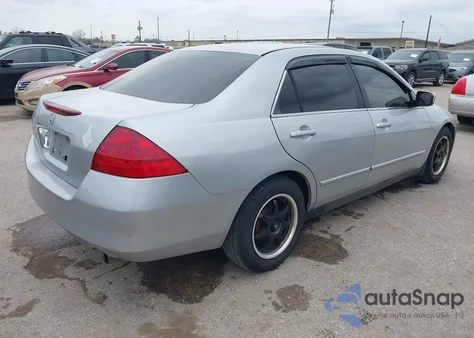 2006 Honda Accord 2.4 Lx z USA, uszkodzony, nr VIN 1HGCM56476A025992
